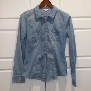 G by Guess Chambray Denim Button Down Shirt. Size Medium